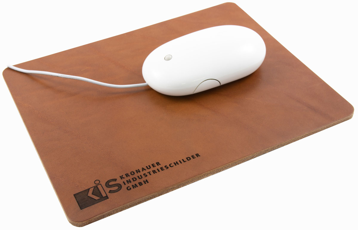 Leder Mousepad mit Firmenlogo graviert mit Lasergravur 